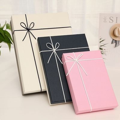 여러 색상 엄밀한 종이 선물 상자