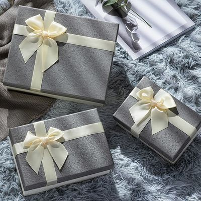 배우자 친구 가족을 위한 활을 가진 주문을 받아서 만들어진 3개의 크기 엄밀한 서류상 선물 상자