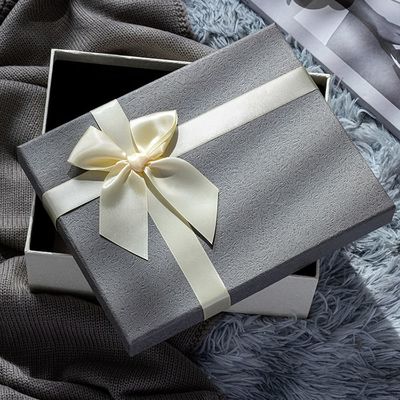 배우자 친구 가족을 위한 활을 가진 주문을 받아서 만들어진 3개의 크기 엄밀한 서류상 선물 상자