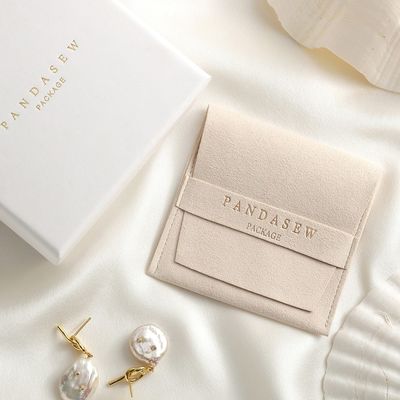 공단 끌어당기는 사람으로 열리는 세련된 작은 마분지 보석 포장 상자 활주